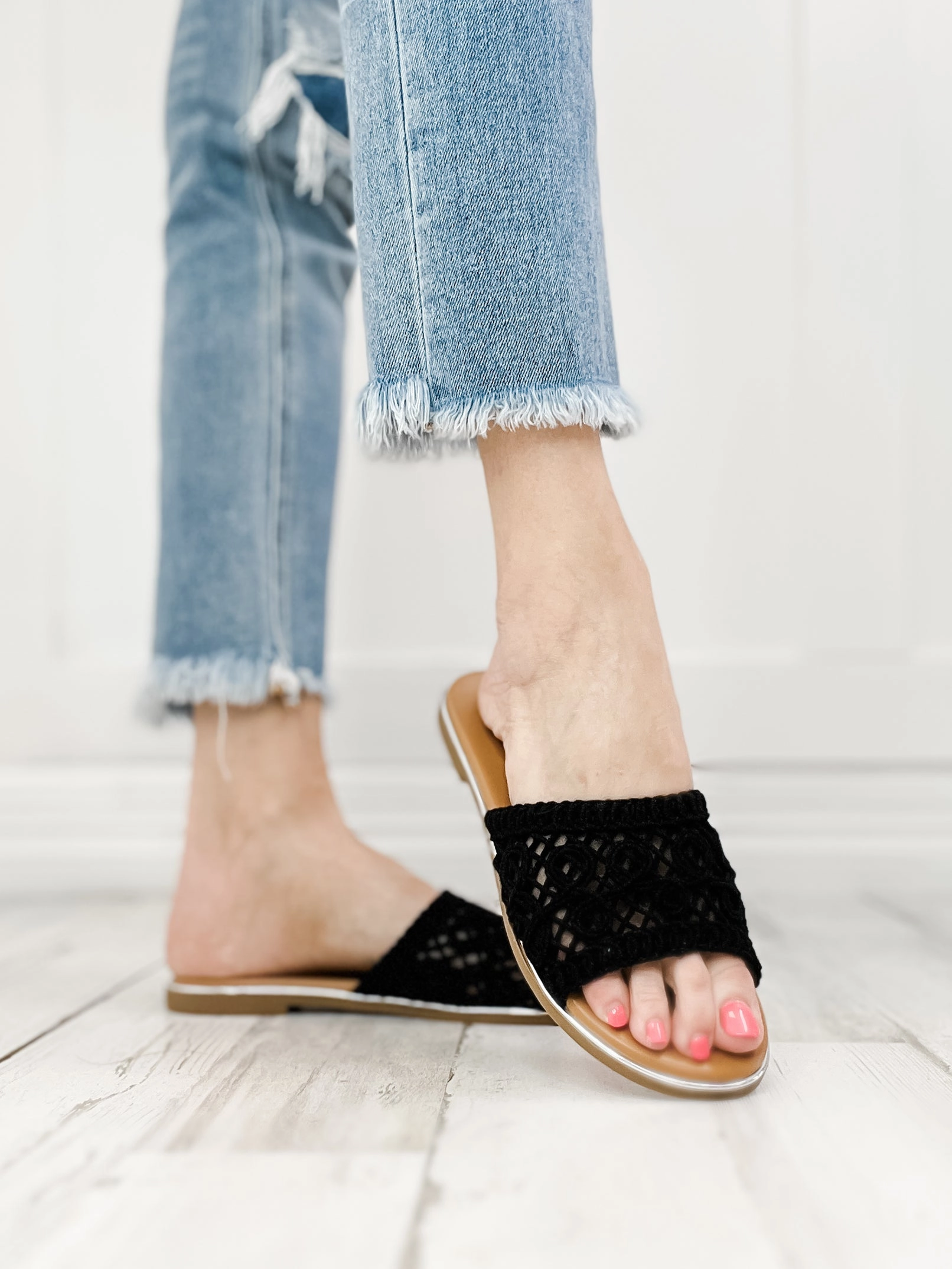 Corkys Hey Beach Slides in Black