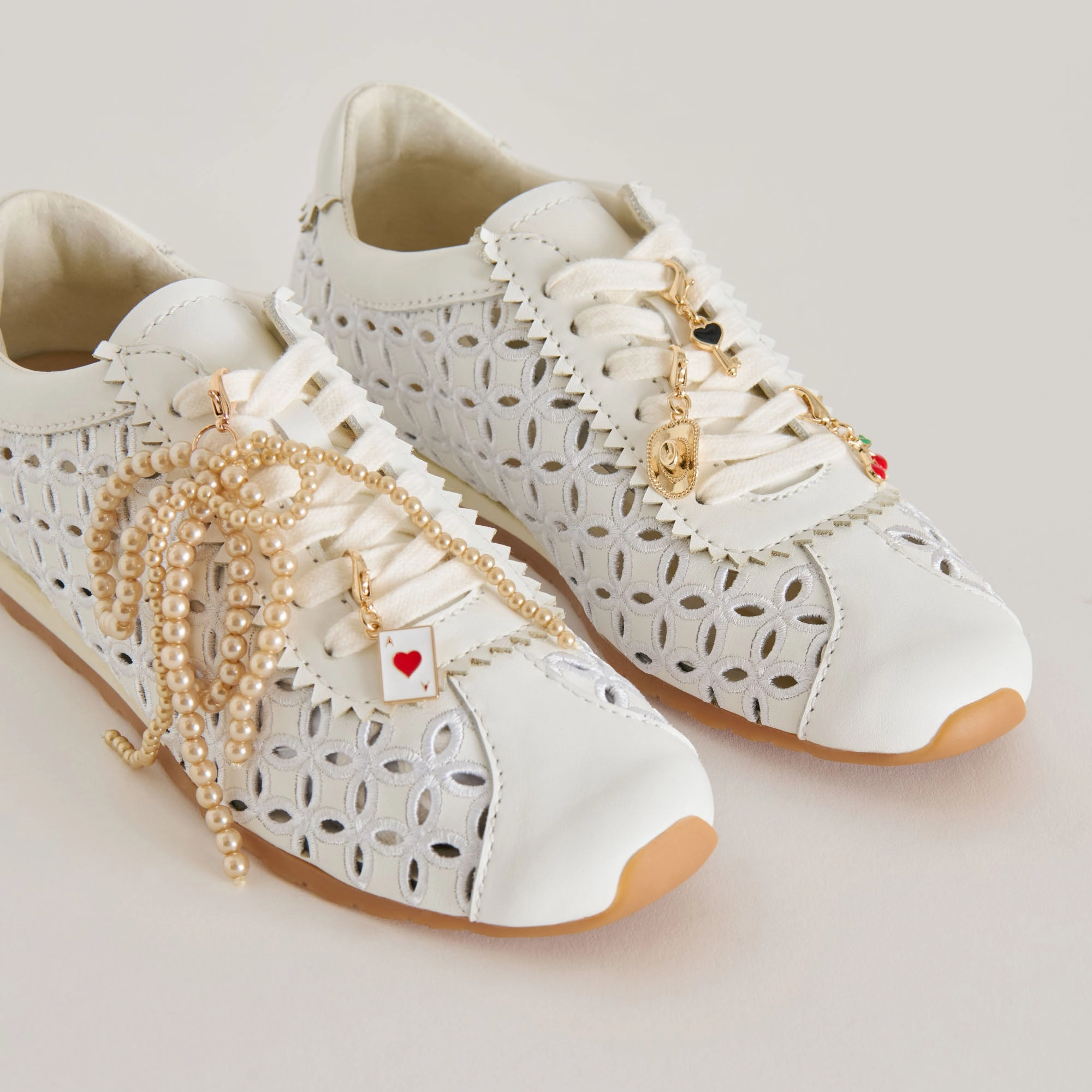DANIE SNEAKERS WHITE LEATHER   GOLD BOW CHARM BUNDLE