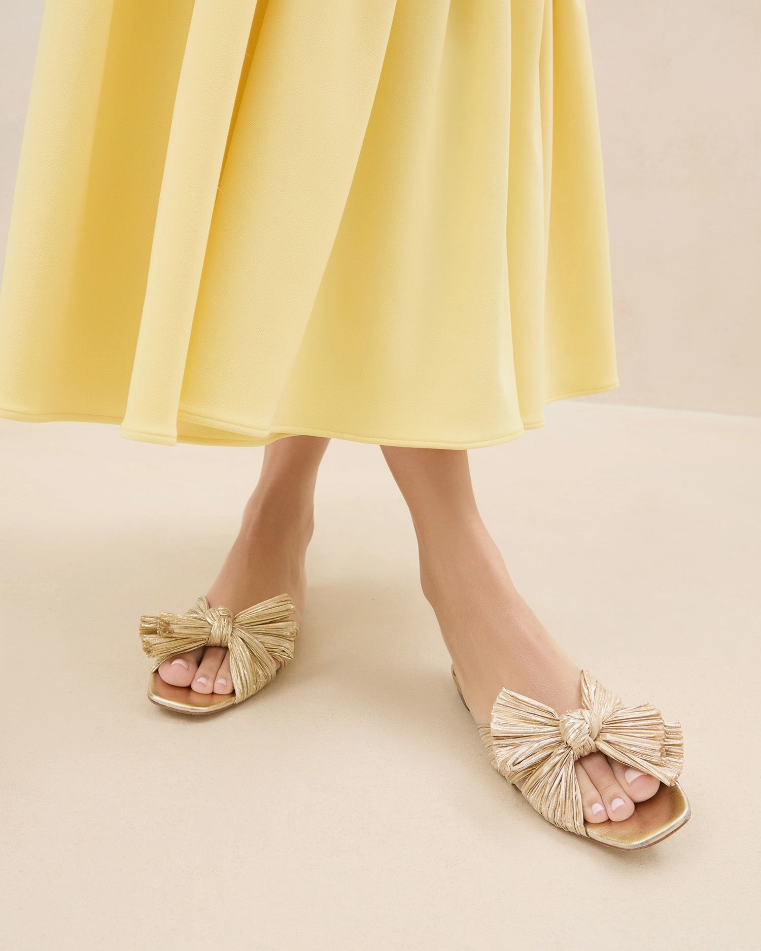 Daphne Gold Pleated Bow Slide