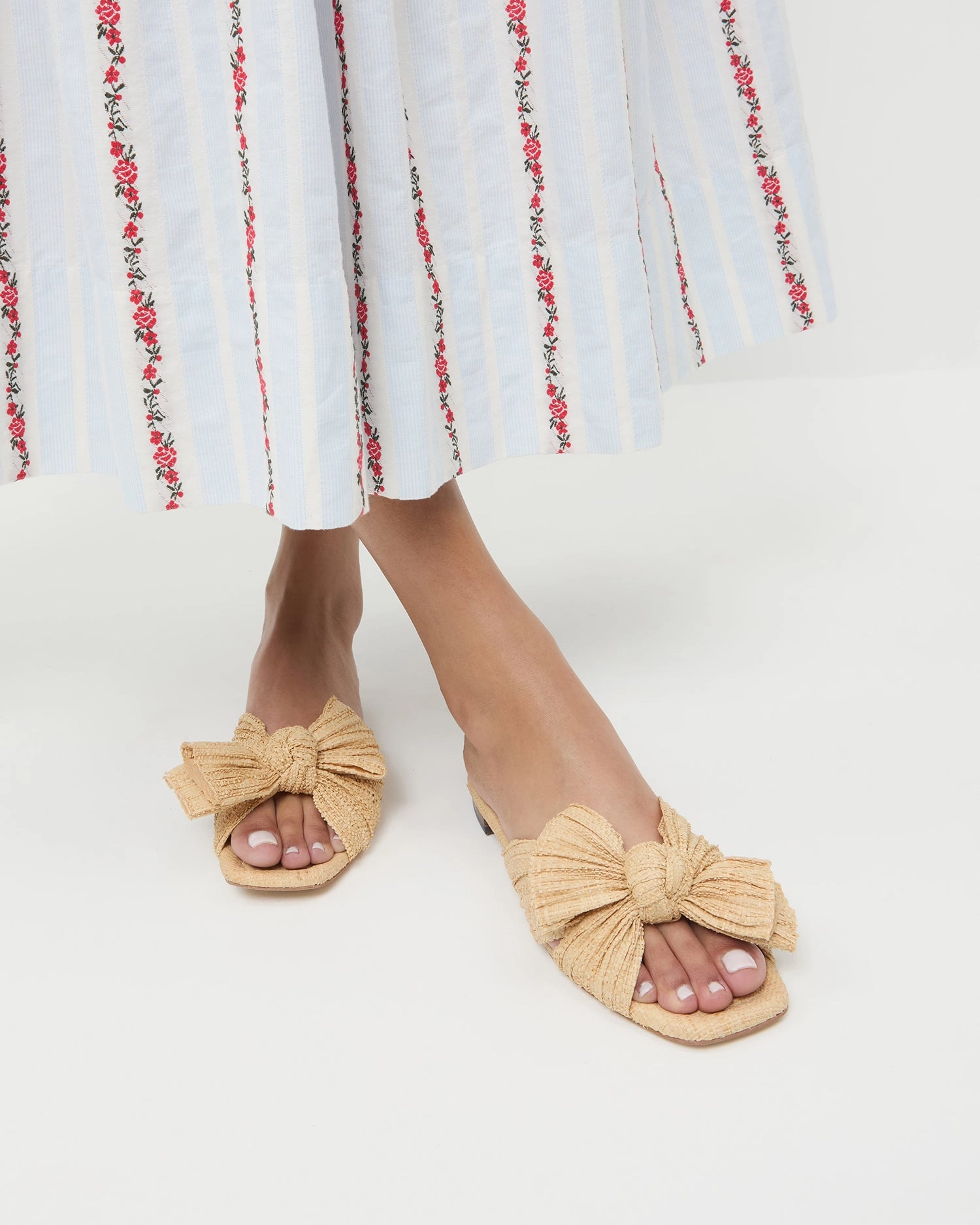 Daphne Natural Bow Slide