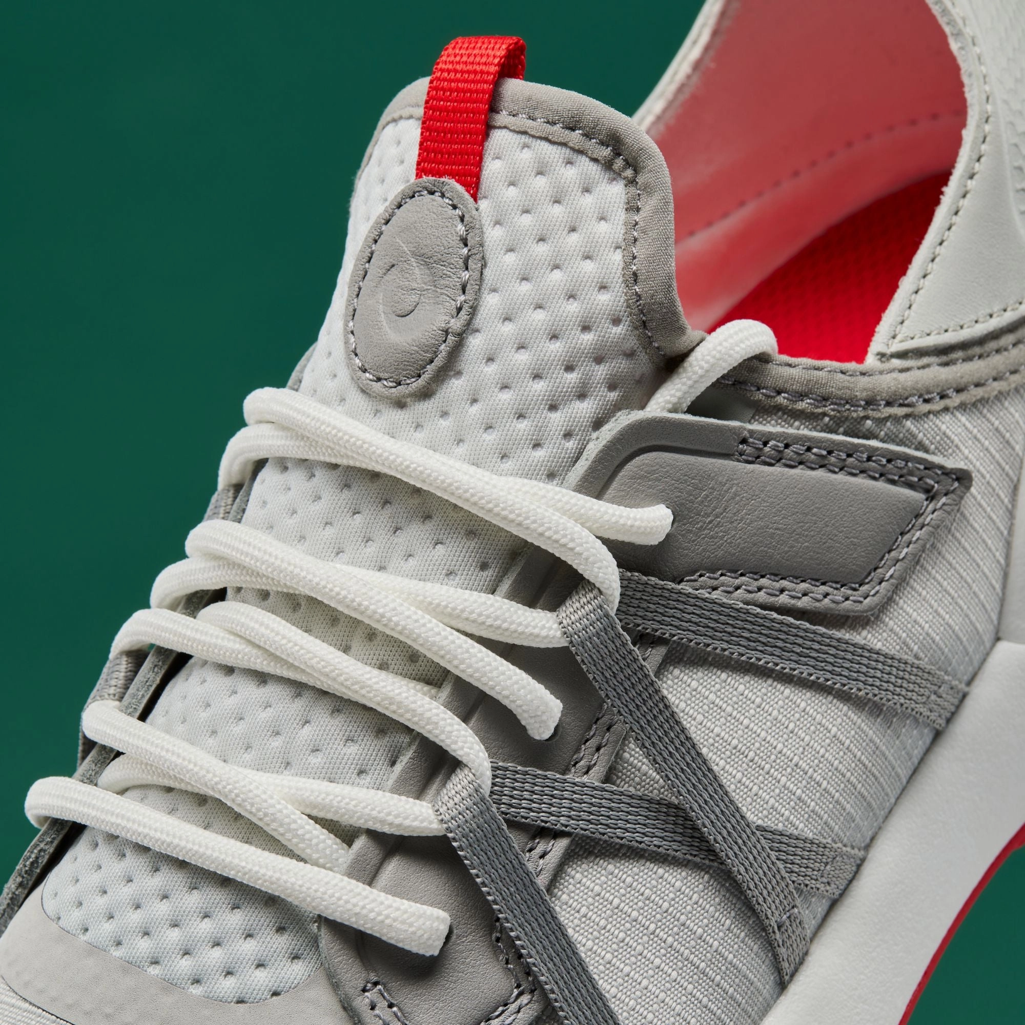 Manele - Sterling / Bright Red